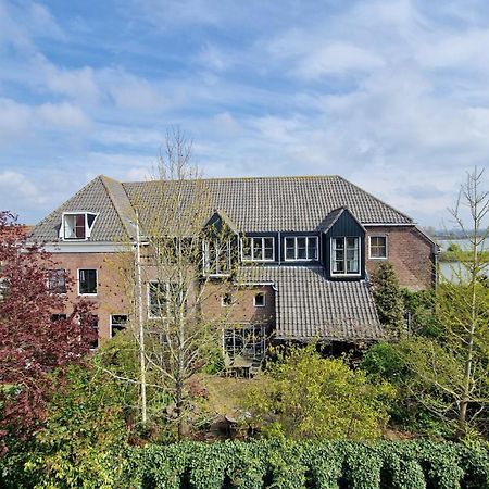 Waar Maas & Waal..... Woudrichem Exterior foto