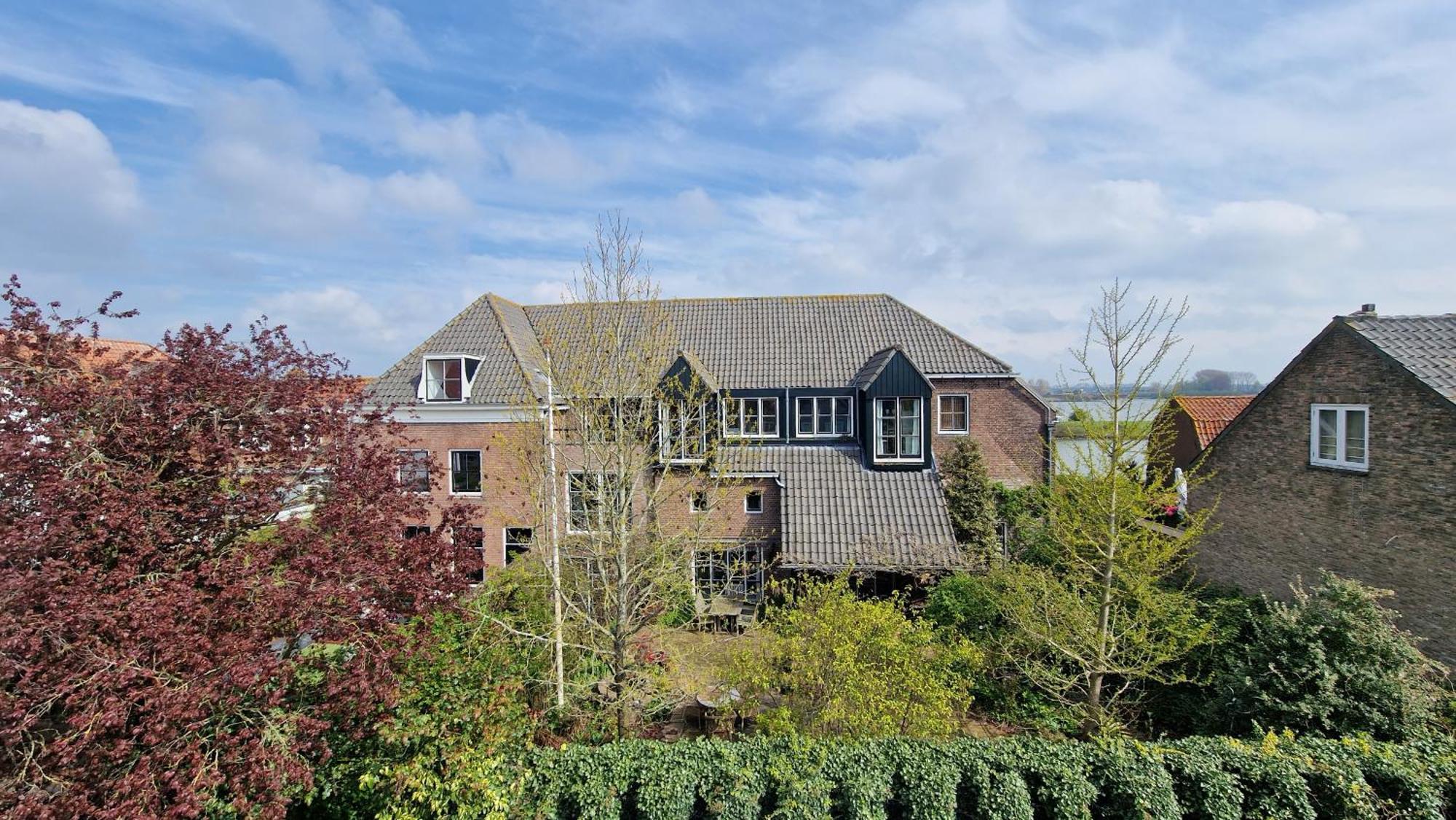 Waar Maas & Waal..... Woudrichem Exterior foto